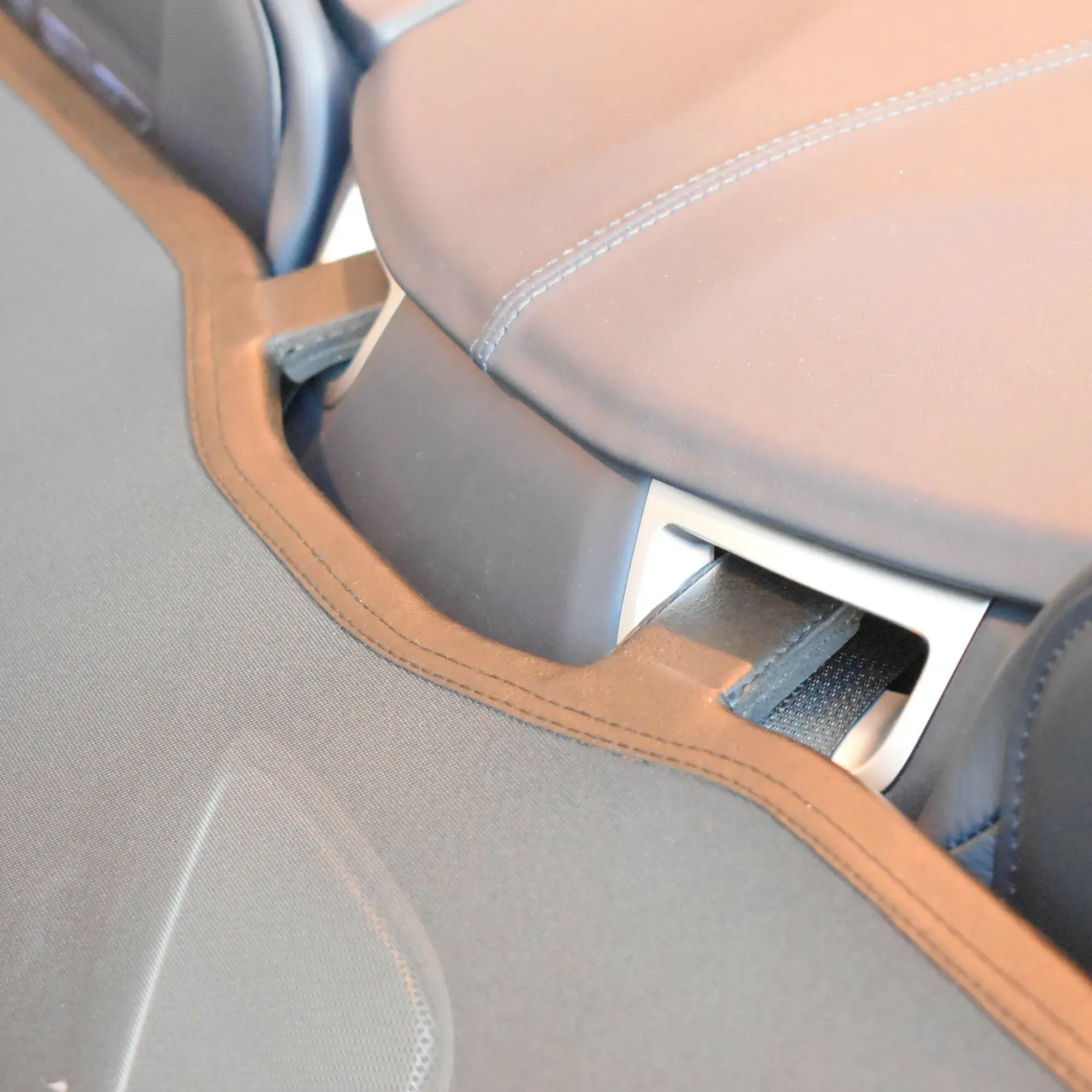 Guarda-vento / anti-turbilhão para Aston Martin DB11 Volante ano 16-21 - Vista 5