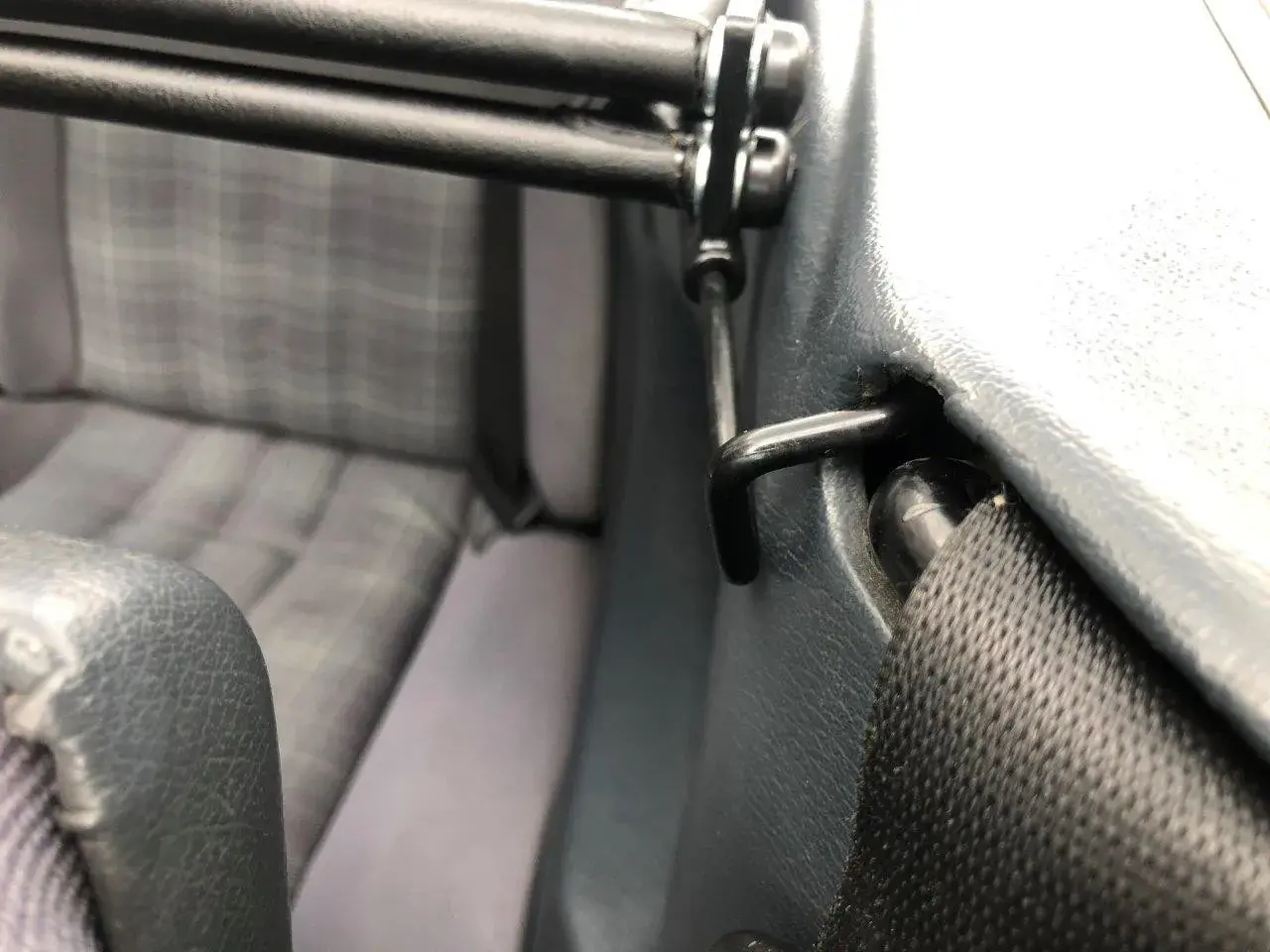 Guarda-vento para BMW E30 descapotável ano 82-93 - Vista 4